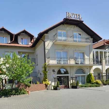Hotel Mateo Stopnica エクステリア 写真