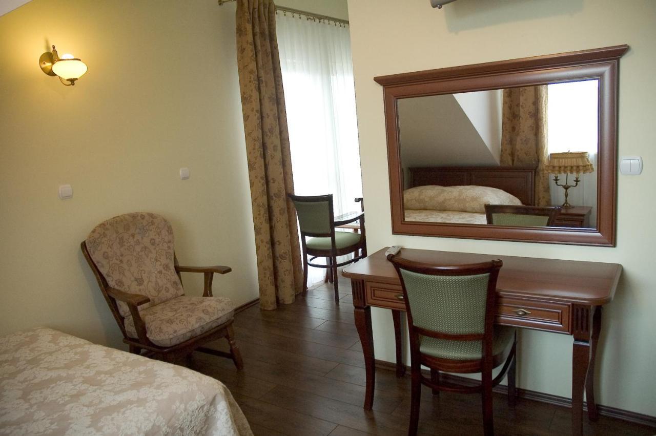 Hotel Mateo Stopnica エクステリア 写真
