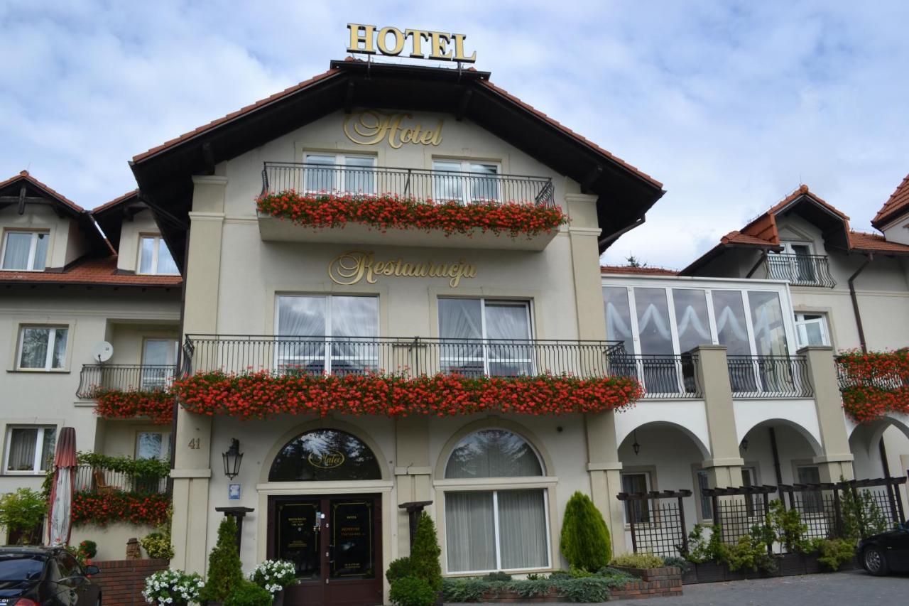 Hotel Mateo Stopnica エクステリア 写真