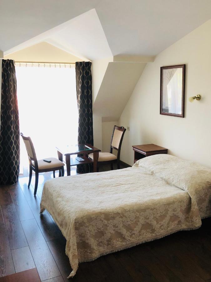 Hotel Mateo Stopnica エクステリア 写真